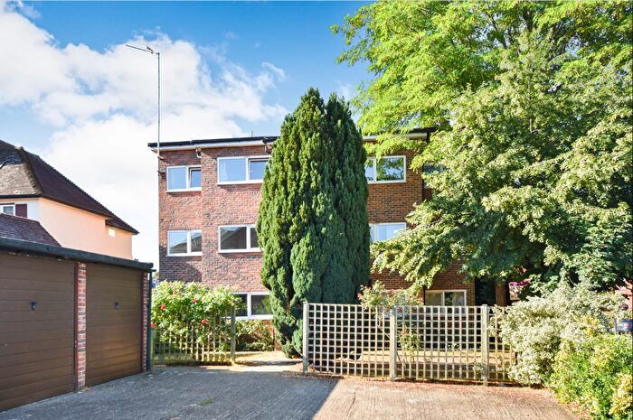 2 Bedroom Flat For Sale In Alexandra Road, Epsom, KT17