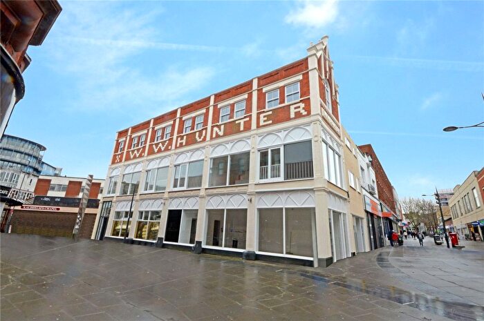 1 Bedroom Flat To Rent In Hunters House, Edgeware Road, Swindon, SN1