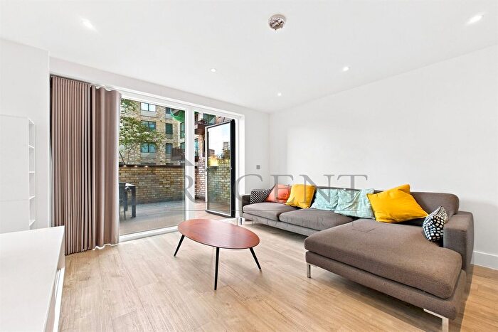 1 Bedroom Flat To Rent In Abbotsford Court, Park Royal, NW10