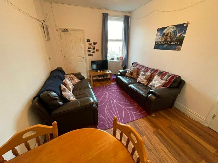 5 Bedroom Maisonette To Rent In Amble Grove, Sandyford, NE2