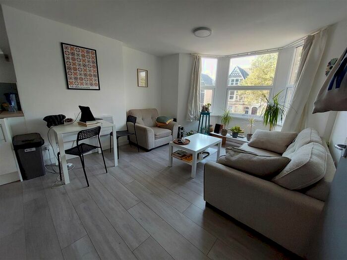 2 Bedroom Flat To Rent In Richmond Road, Cathays, Cardiff, CF24