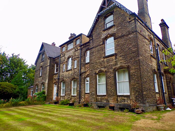 3 Bedroom Property To Rent In Linden Lodge, Halifax, HX3