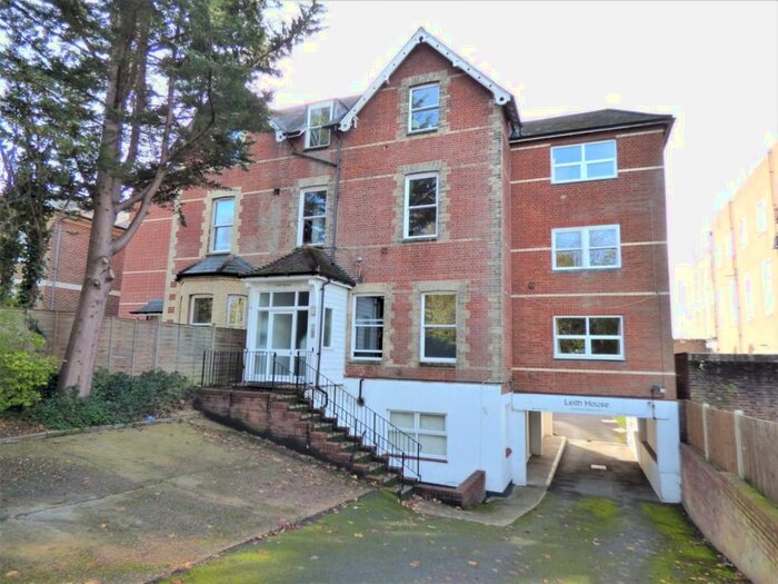 1 Bedroom Flat To Rent In Leatherhead, KT22