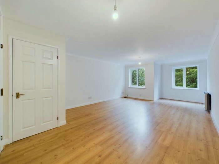 2 Bedroom Apartment To Rent In Lindisfarne Court, Chesterfield, S40