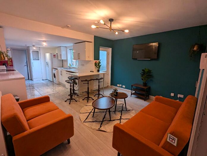 6 Bedroom House To Rent In Teignmouth Road, Selly Oak, Birmingham, West Midlands, B29