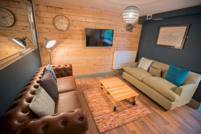 6 Bedroom Apartment To Rent In Apartment, Mary Morris House, Shire Oak Road, LS6