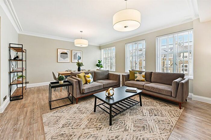 3 Bedroom Flat To Rent In Flat Stafford Court, - Kensington High Street, London, W8