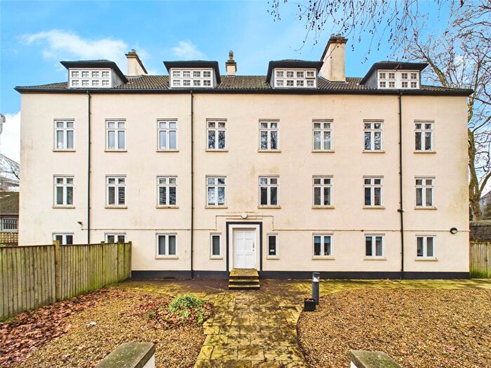 2 Bedroom Apartment For Sale In Champion Court, Bristol, BS2