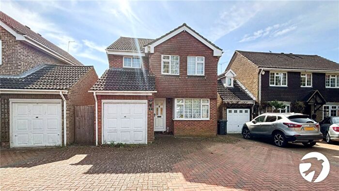 4 Bedroom Detached House To Rent In Knights Ridge, Orpington, BR6