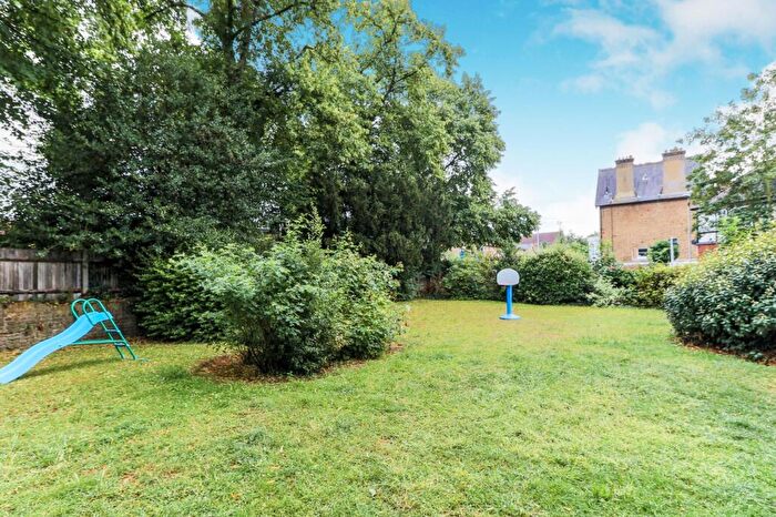 1 Bedroom Flat To Rent In Denmark Road, Kingston Upon Thames, KT1