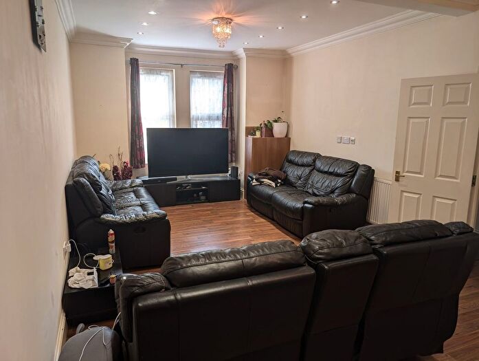 5 Bedroom Terraced House To Rent In Alexandra Avenue, Southall, UB1