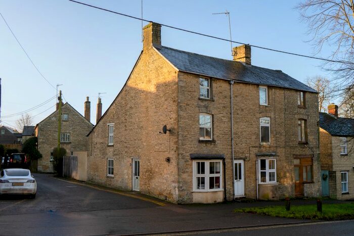 3 Bedroom Town House To Rent In London Road, Chipping Norton, OX7