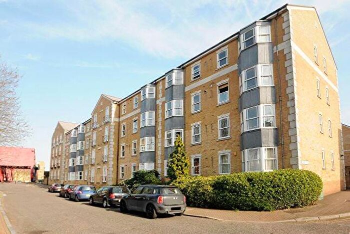 2 Bedroom Apartment To Rent In Raleigh Court, Clarence Mews, London, SE16
