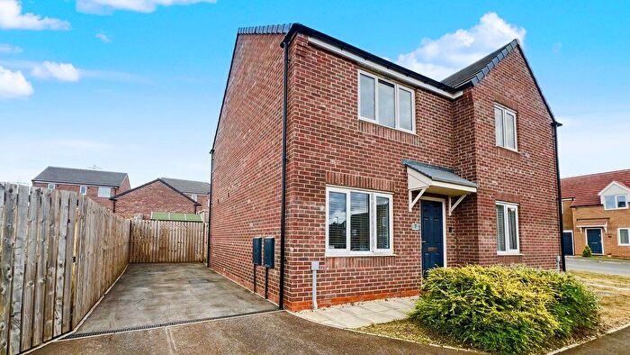 2 Bedroom Semi-Detached House For Sale In Plantation Drive, Scunthorpe, DN15