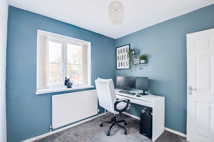 3 Bedroom Terraced House For Sale In Chiltern Close, Halesowen, West Midlands, B63