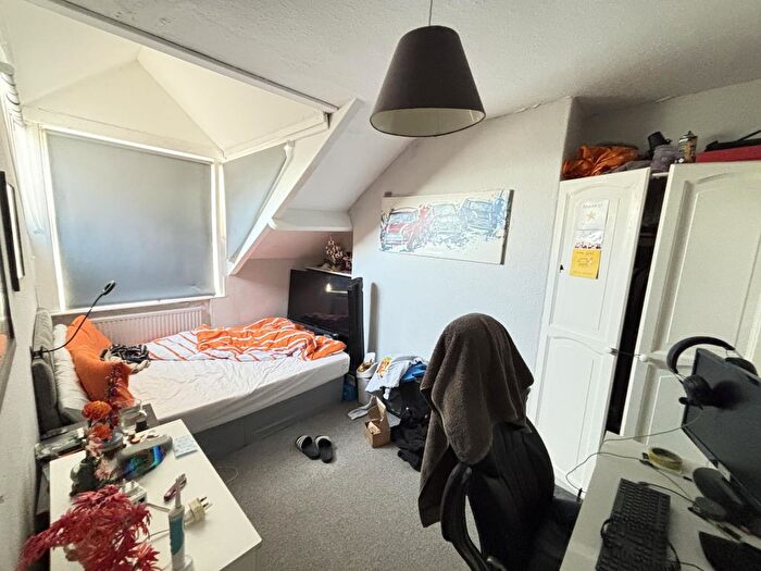 6 Bedroom Semi-Detached House To Rent In St Michaels Road, Leeds, LS6