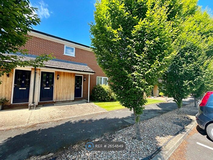 2 Bedroom Flat To Rent In Brookfield Close, Weston Rhyn, Oswestry, SY10