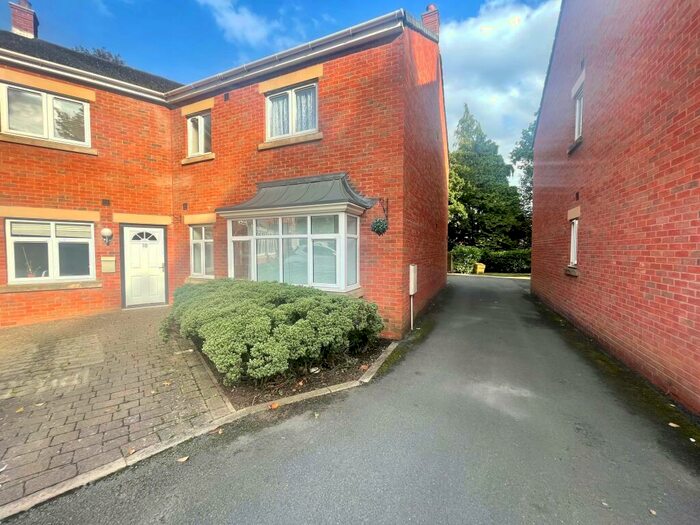 2 Bedroom Flat To Rent In Millbrook Gardens, Birmingham, B13