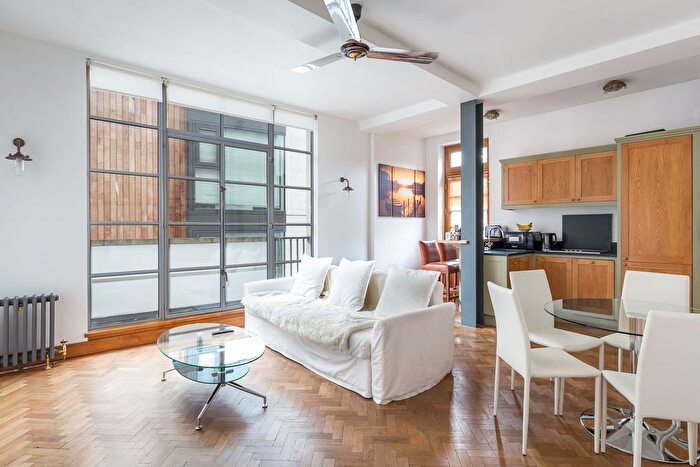 2 Bedroom Flat To Rent In Rathbone Street, Soho, London, W1T