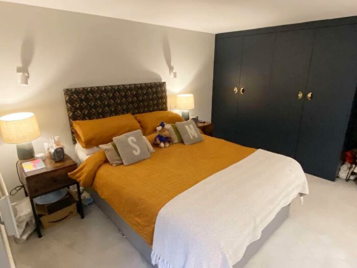 1 Bedroom Apartment For Sale In Station Road, Bourne End, SL8