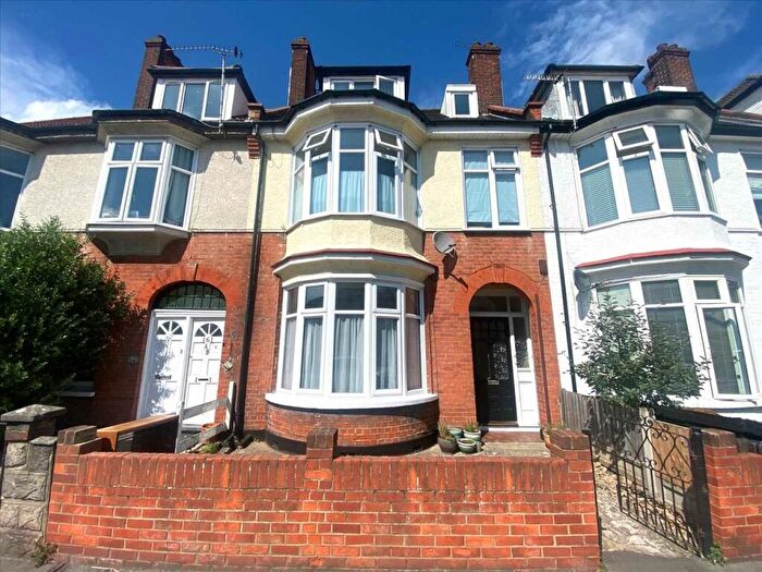 1 Bedroom Apartment To Rent In Pall Mall, Leigh On Sea, SS9