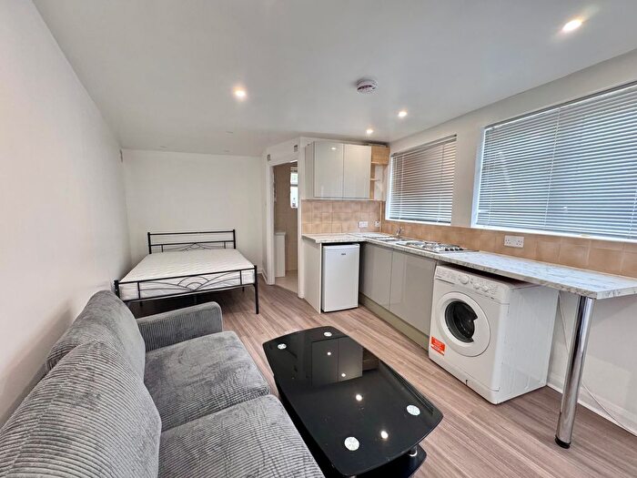 Studio To Rent In Wessex Gardens, London, NW11