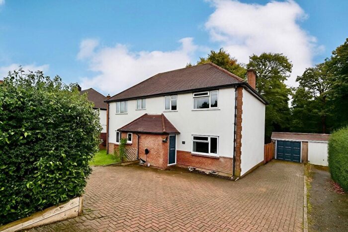 3 Bedroom House For Sale In Hawthorn Road, Frimley, GU16