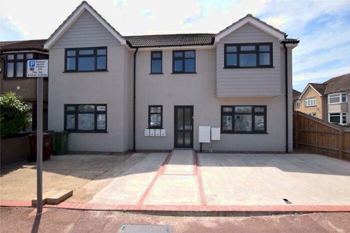 1 Bedroom Apartment To Rent In Third Avenue, Dagenham, RM10