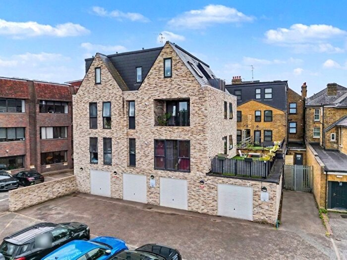 3 Bedroom Flat For Sale In High Street, Walton On Thames, KT12