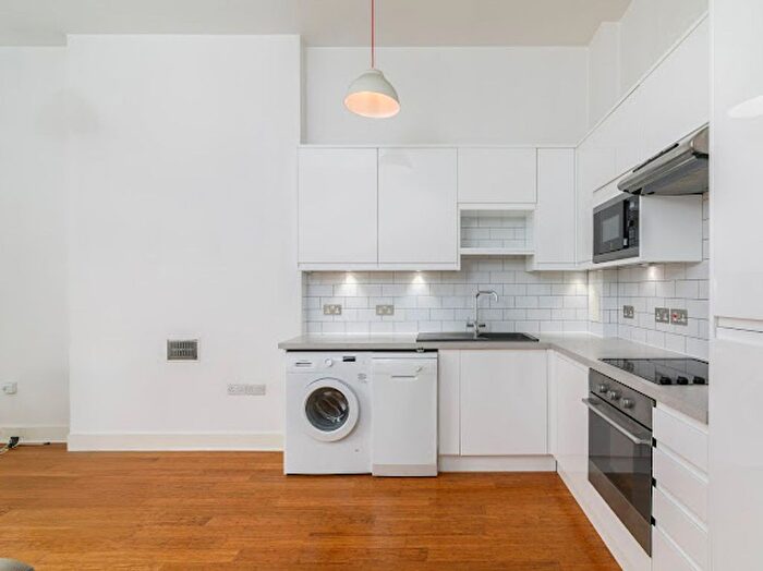 2 Bedroom Flat To Rent In Commercial Road, East End Mission, E1