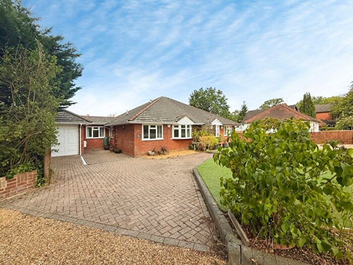 3 Bedroom Bungalow For Sale In Old Wokingham Road, Crowthorne, Berkshire, RG45