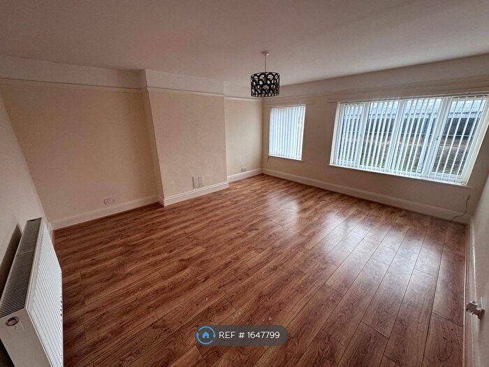 2 Bedroom Flat To Rent In Arrowe Road, Wirral, CH49