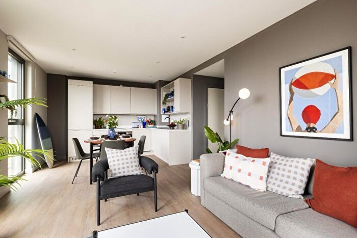 2 Bedroom Flat To Rent In Apartment, Hove Gardens, Ethel Street, Hove, East Sussex, BN3