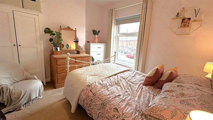 3 Bedroom End Of Terrace House For Sale In Holly Road, Kings Norton, Birmingham, B30