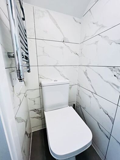 1 Bedroom Studio To Rent In Musjid Road, London, SW11