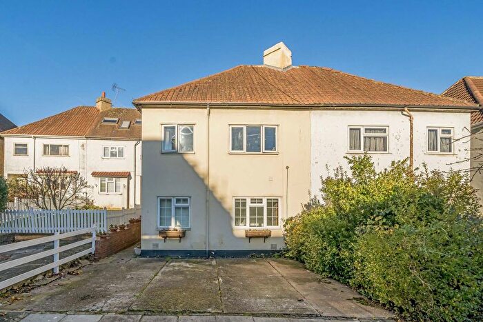 2 Bedroom Flat To Rent In Lynton Terrace, Lynton Road, London, W3