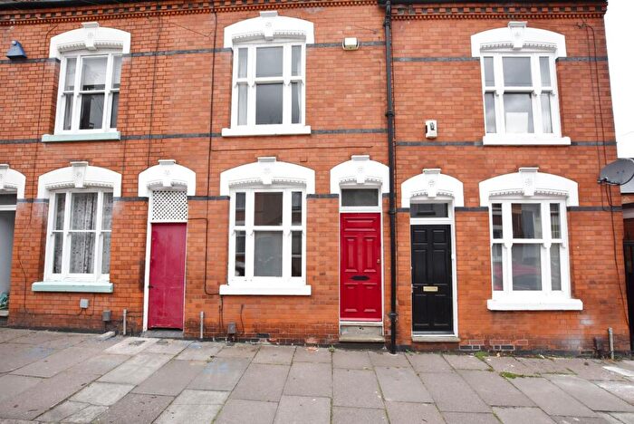 4 Bedroom Terraced House For Sale In Hartopp Road, Clarendon Park, Leicester, LE2