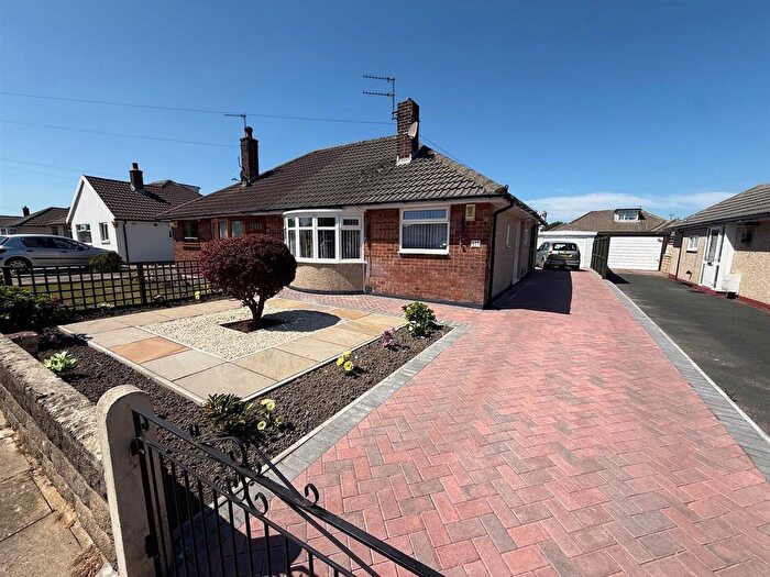 2 Bedroom Semi-Detached Bungalow For Sale In Kings Road, Wrose, Bradford, BD2