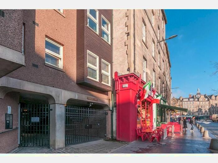 2 Bedroom Flat To Rent In Thomson Court, Grassmarket, Edinburgh, EH1