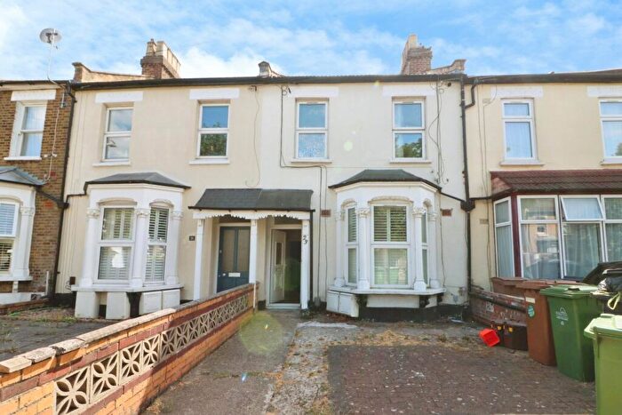 2 Bedroom Apartment To Rent In Northcote Road, London, E17