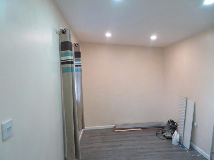Studio To Rent In Belfield Road, Rochdale, OL16