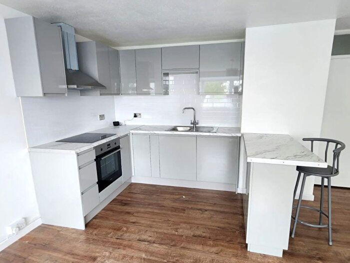 3 Bedroom Flat To Rent In South Norwood Hill, London, SE25