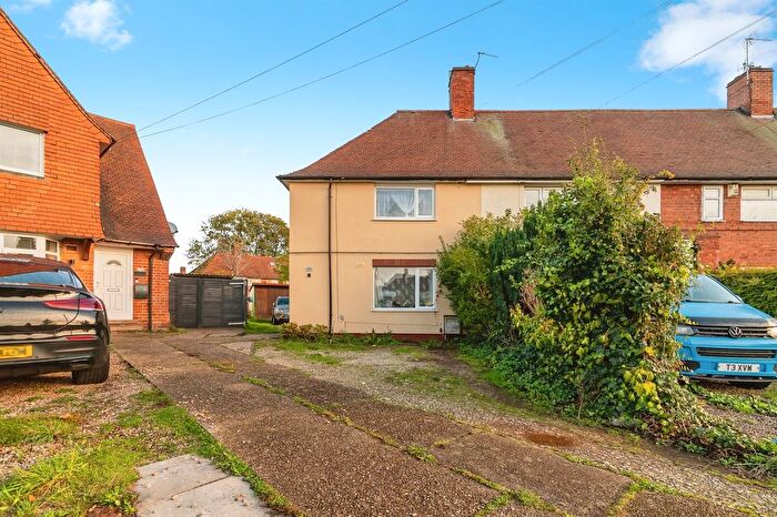 3 Bedroom Semi Detached House For Sale In Abingdon Square, Nottingham, NG8