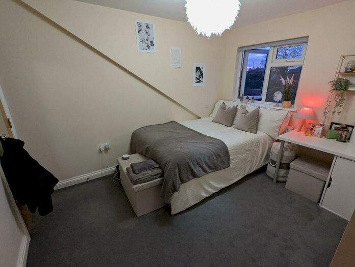 6 Bedroom Semi-Detached House To Rent In St. Bartholomews Road, Reading, Berkshire, RG1