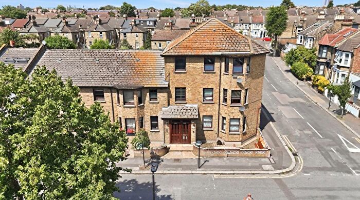 1 Bedroom Flat For Sale In Newport Road, Brodie Court, E10