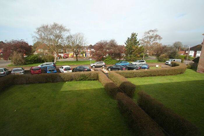 2 Bedroom Flat For Sale In Hamilton Ct, Drake Avenue, Worthing, BN12
