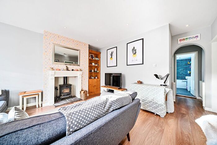 2 Bedroom Flat For Sale In Birchwood Road, West Byfleet, KT14