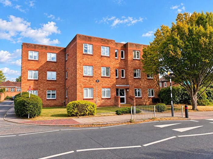 1 Bedroom Flat For Sale In High Street, London Colney, AL2