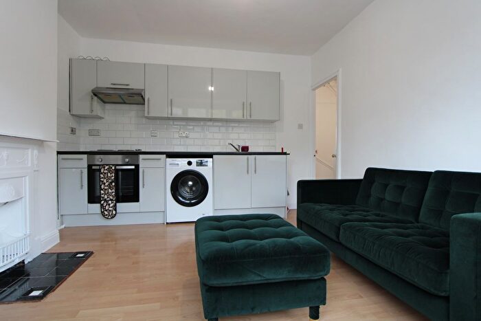 1 Bedroom Flat To Rent In Hill Road, Mitcham, CR4