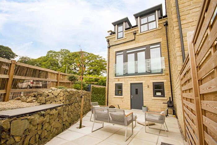 3 Bedroom House To Rent In Bleaklow Court, Hawkshaw, Bury, BL8